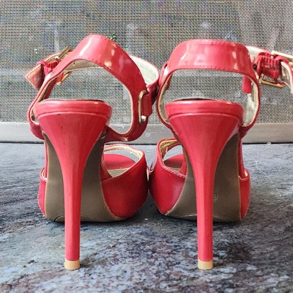 Guess Red Glossy Patent Leather Spike Peep Toe Heels Size 6M - Picture 14 of 16